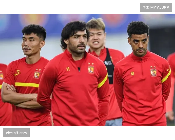 朗斯黑马之路：从保级队到争冠热门的战术演化与阵容构建